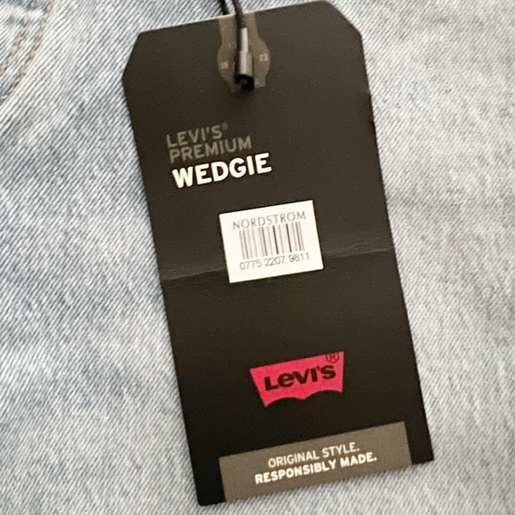 Levi’s Wedgie Icon Fit Ankle Jeans - Picture 12 of 13